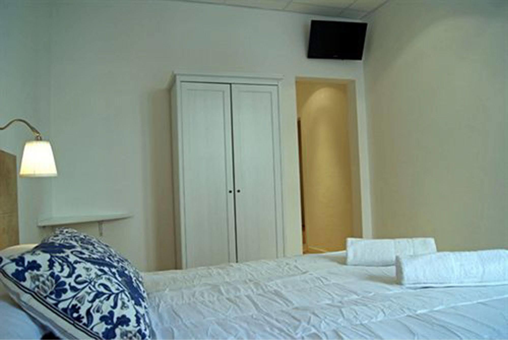 Hostal Martinval Barcelona Luaran gambar