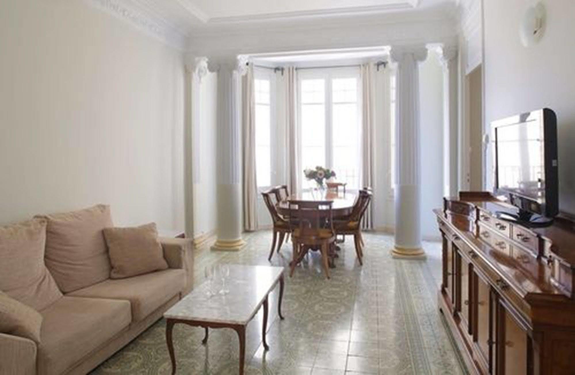 Hostal Martinval Barcelona Luaran gambar
