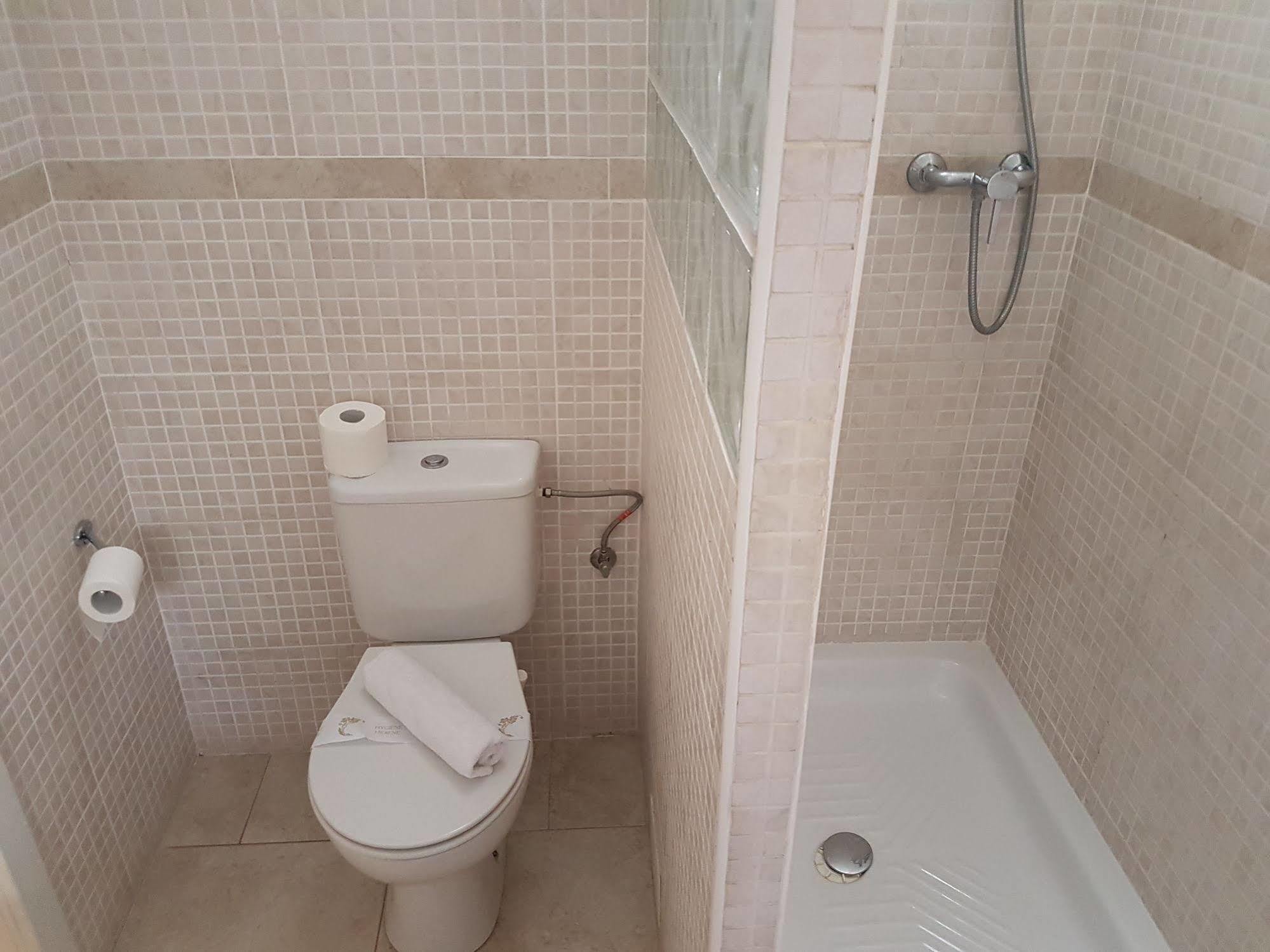 Hostal Martinval Barcelona Luaran gambar