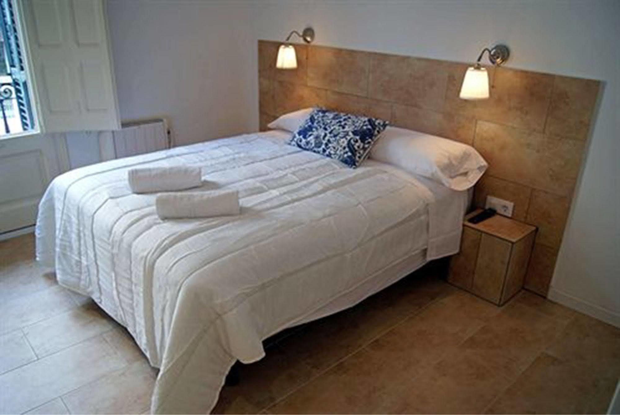 Hostal Martinval Barcelona Luaran gambar